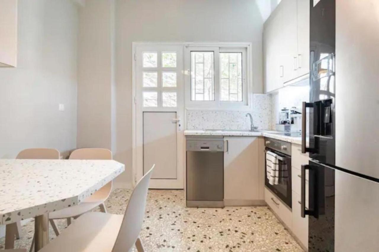 Flisvos Marina Refurbished Apartment Atenas Exterior foto