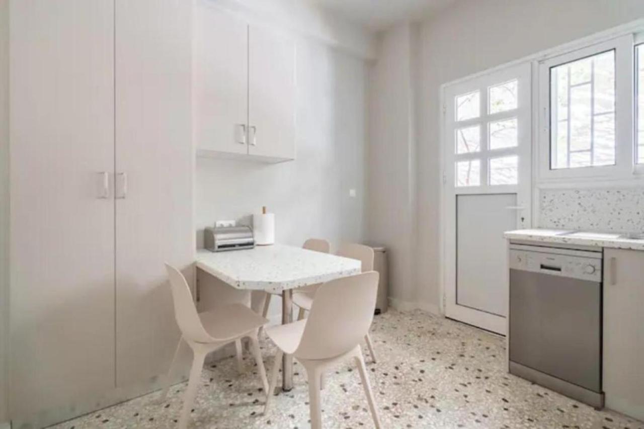 Flisvos Marina Refurbished Apartment Atenas Exterior foto
